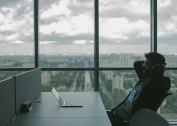 why men pull away after getting close